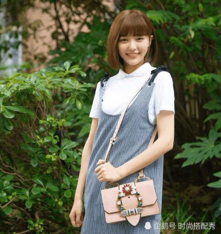 唐嫣14年前穿旗袍拉二胡的照片被爆出,网友直