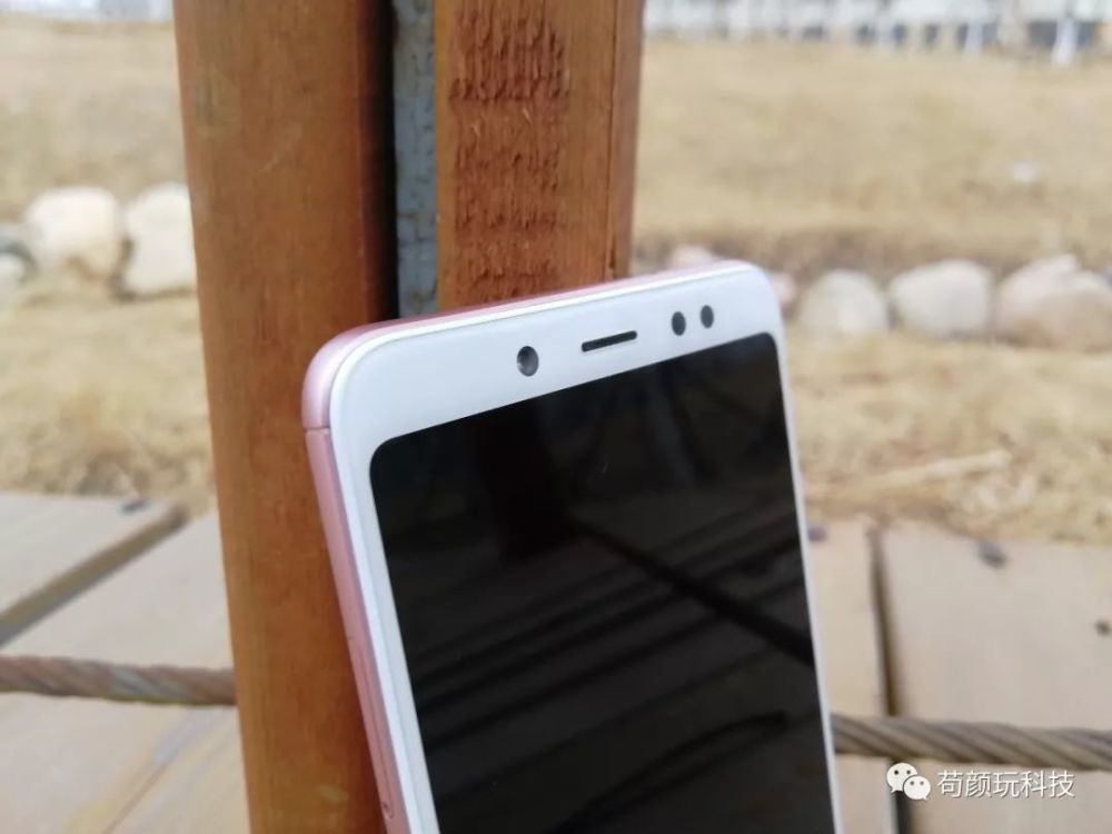 红米note5玫瑰金图赏,拍的垃圾,也许是拍照设备