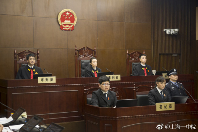 公诉人举证:200多家产业公司都是吴小晖个人所