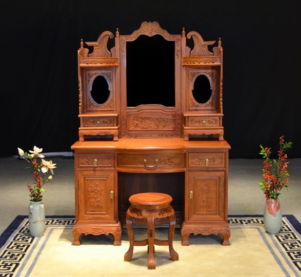 梳妆台指用来化妆的家具装饰,在现代家居中,被人们广泛使用.