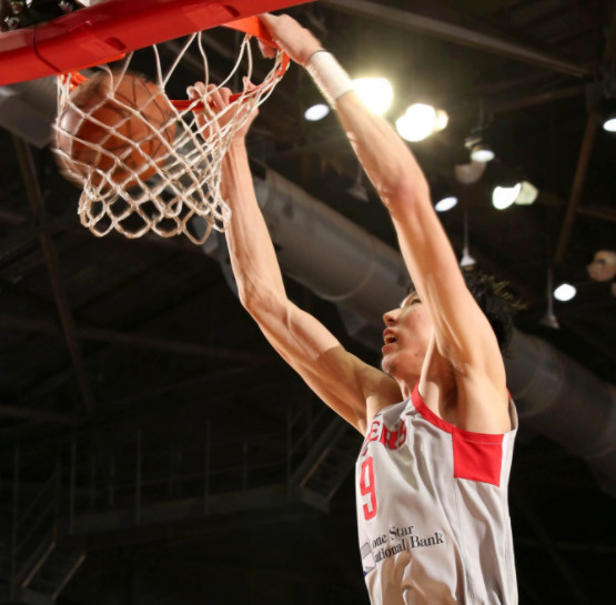 周琦9分6篮板毒蛇队季后赛晋级 次轮将战马刺