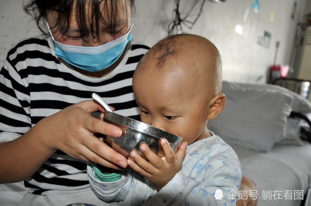 外卖小哥凌晨1点路边痛哭 背后故事竟如此心酸