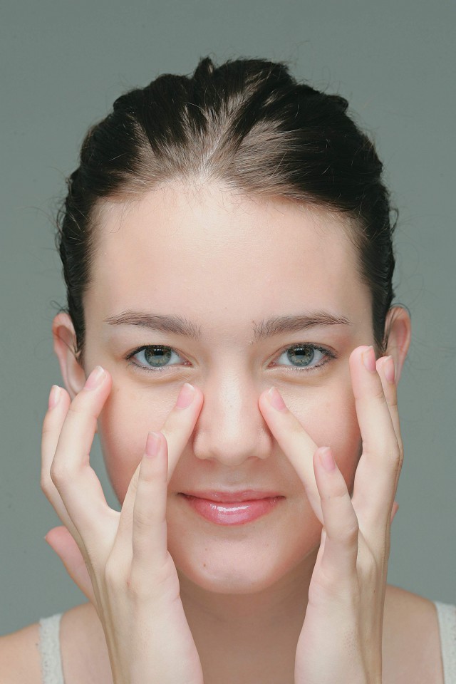 眼袋肿是什么原因如何快速进行消肿