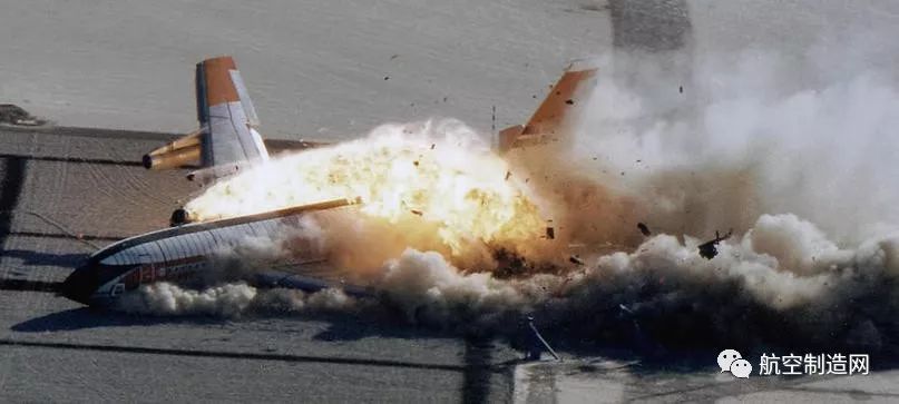震撼:波音坠机实验