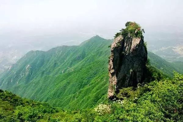 金剛臺地質公園,因奇石縱橫,形似金剛而得名,為大別山豫內最高峰.