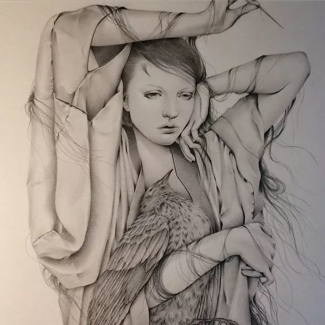 她仅用一支铅笔玩转精微素描超细腻作品吸粉无数