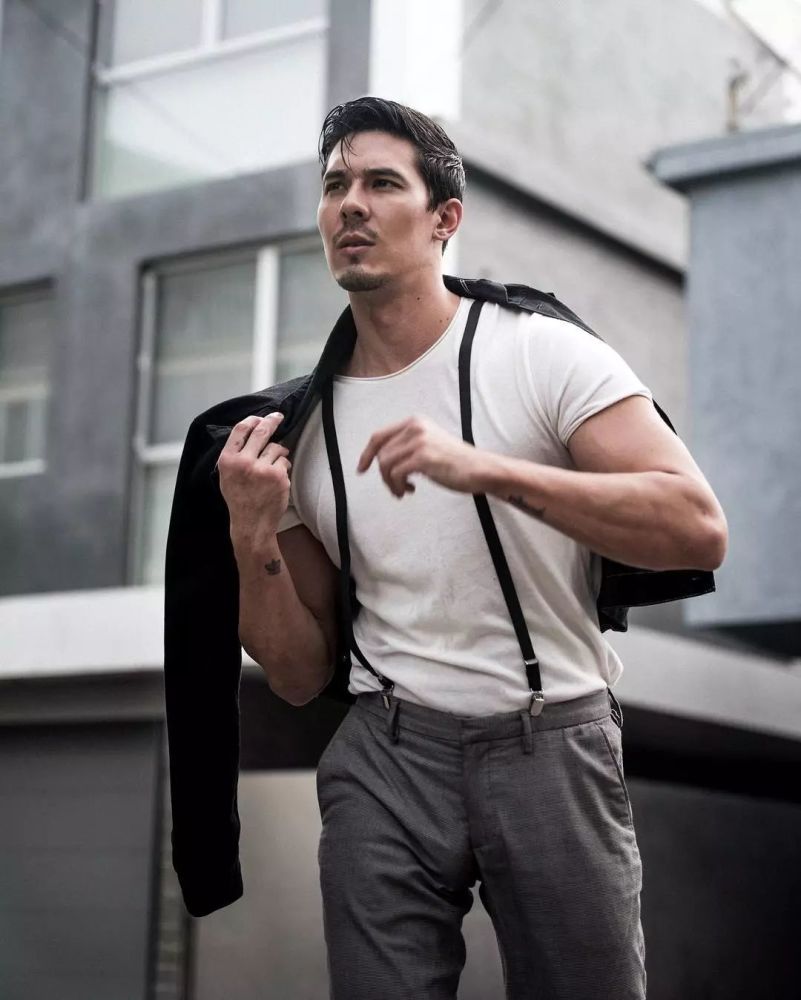 lewistan高举五星红旗我马上转粉