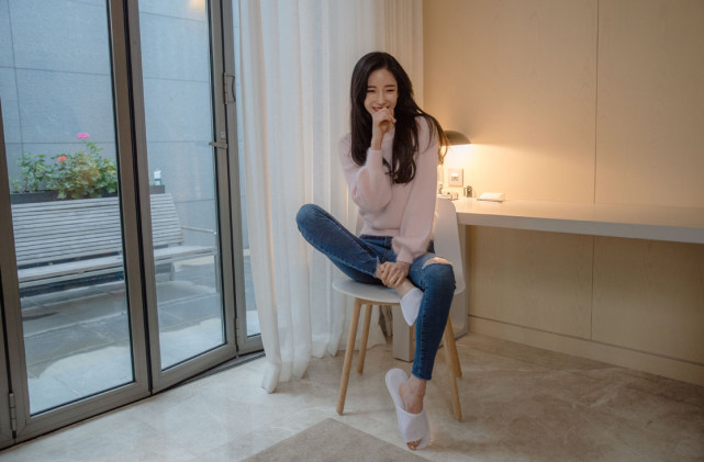 潘南奎毛绒碧波水灵幽粉瓷墨牛仔裤