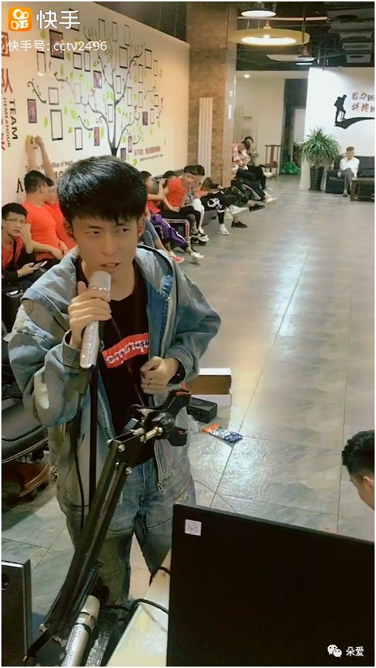 新华网点名批评社会摇,别毁了你的诗和远方;牌