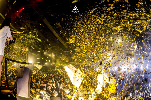 重庆第一家百大club新鲜出炉,汇集最顶尖的电子音乐,天天排队到爆满