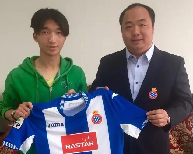 沪媒点评胥栩24岁退役给一味鼓吹留洋的声音上了一课