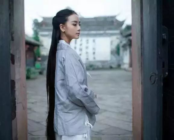 女人去寺庙烧香拜佛有讲究!不懂这4大规矩,不