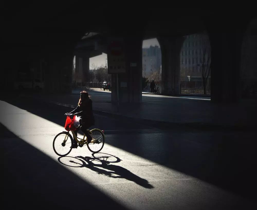 既然摄影是光影的艺术那么摄影中的影子该怎么处理