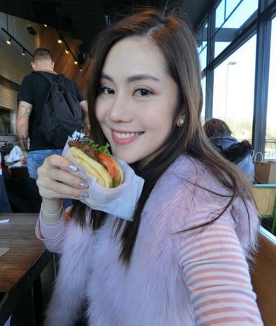 凭周星驰电影出道,曾与张卓楠相恋8年,出身豪门却饱受"家暴"