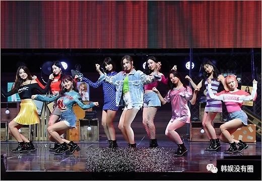 Twice新歌showcase 服装遭吐槽 就像一个大调色盘 新歌
