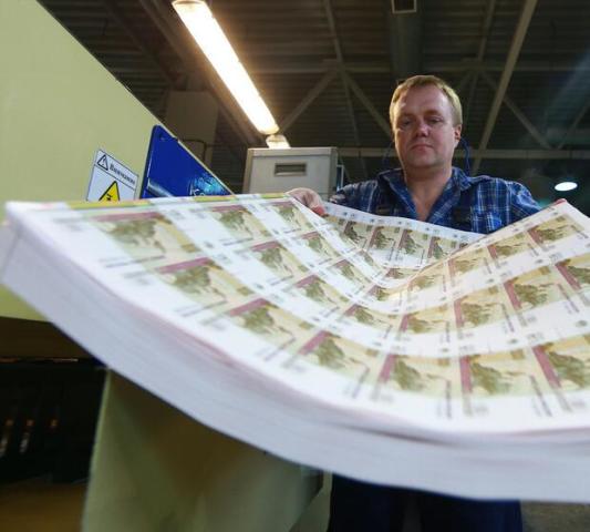 玉鹏】俄罗斯资本市场在9日遭遇大幅震荡,股市闪崩与卢布暴跌相继发生