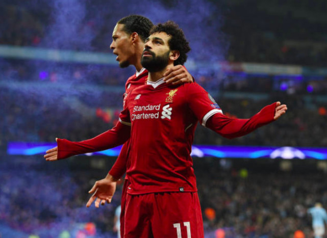 直击-曼城球迷不离不弃 但萨拉赫让伊蒂哈德没