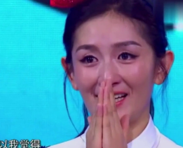 何炅唱了一首歌就把她感动哭了 这才是真正的友情啊