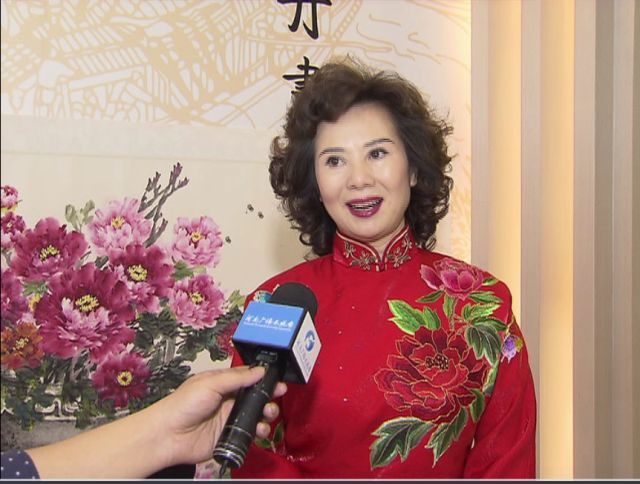 巴基斯坦独立新闻记者 khan wajd洛阳牡丹甲天下,在谢丽萍的牡丹画展