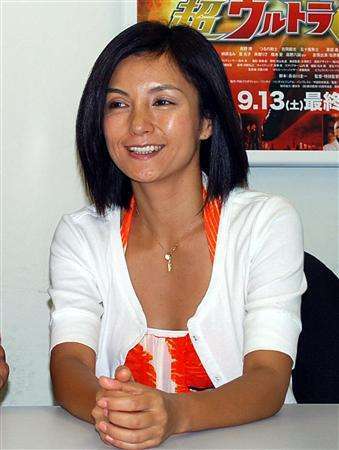 扮演丽娜的演员自称是奥特曼的女儿早田进是她的父亲