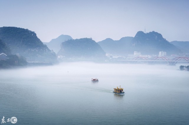 雾气弥漫的江面 这是到了 西游记 里的仙境吗