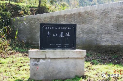 《青山遗址》位于周至县西南18公里的秦岭北麓终南山,东起骆峪垴,西至