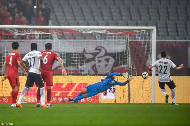 颜骏凌:扑点秘诀是下地速度快 自己定位笨鸟先