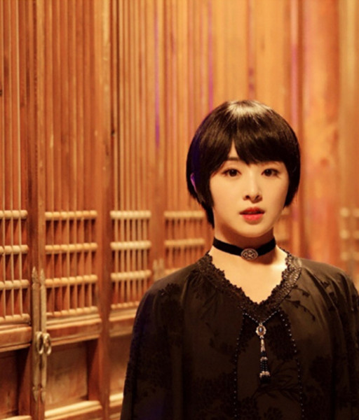 29岁的张含韵,突然学了李咏狠心剪了个短发,网友说完全不敢相认!