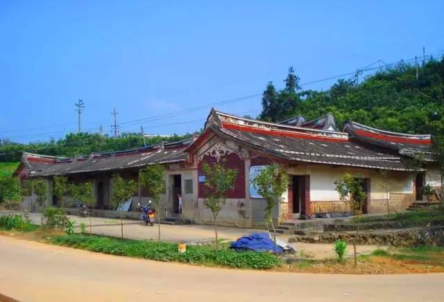 沈家大院永春縣蓬萊白頭格是僑建古民居,位於蓬萊鎮上智村,現存較完整