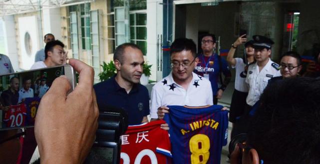 伊涅斯塔离中超还有多远?苦追2年!或世界杯后