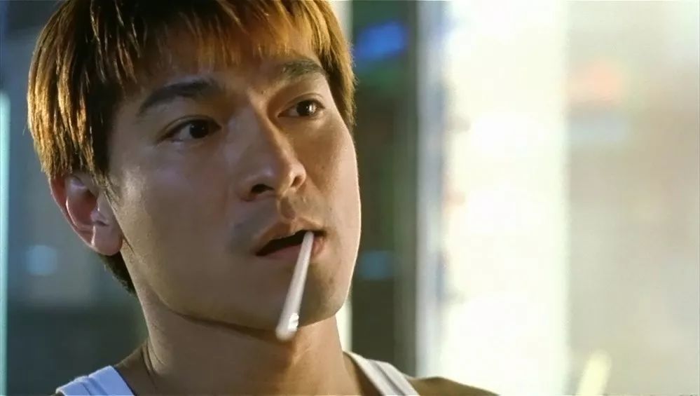 龙在边缘不是刘德华最好的江湖片但能看到他最具杀气的眼神