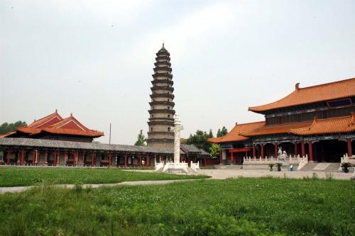 雄伟壮观巍峨挺拔结构坚固山东省济宁太子灵踪塔