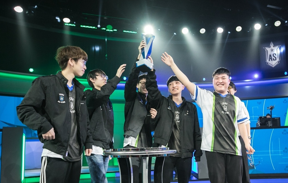 2017年uzi率lpl夺冠