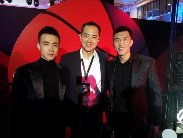 专访体育经纪人周洋从球迷开始后来有了一切