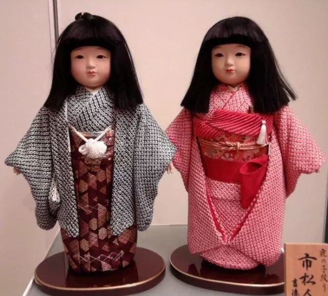 其中家喻户晓的「阿菊人偶」几乎成了爱玩娃娃的女孩们的恶梦