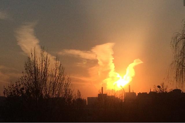 组图:北京天空现"火凤凰"晚霞 网友称美得如此任性