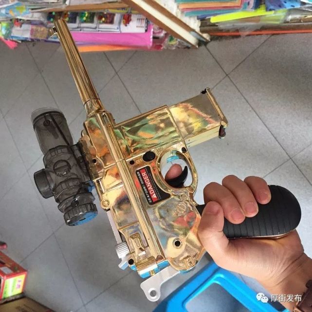 厚街又现小学生热捧"水弹枪","水弹"竟可打穿猪肉片