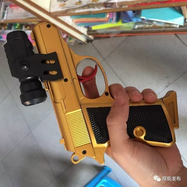 厚街又现小学生热捧"水弹枪","水弹"竟可打穿猪肉片