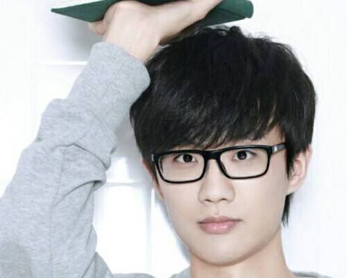 许嵩出道时红遍网络的成名曲 许嵩失恋后写的歌吗 听过泪目