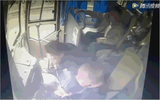 重庆大巴坠江真相:我们都在车上,哪有幸存者