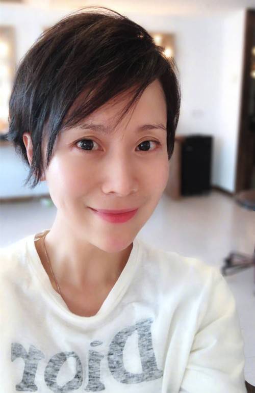 海清和她神撞脸,微博晒照喊话:你岁月无痕,我迎头赶上!