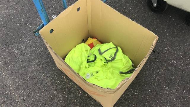 国王杯巴萨球迷被缴199件黄衫 西内政部长:不