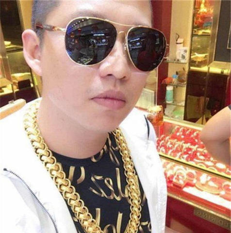 快手二驴卖衣服赚了1000万?驴家班阿宇直播爆