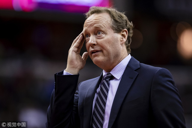 迈克-布登霍尔泽不再担任老鹰队主教练