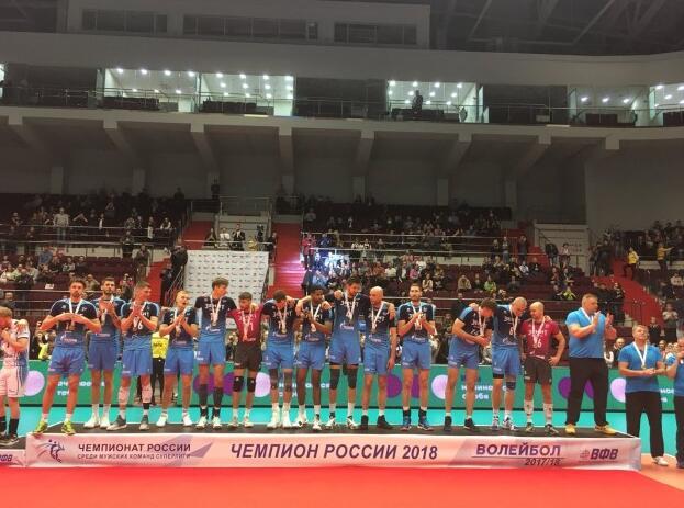 普京授80岁卡尔波利劳动英雄奖章 巴西传奇自