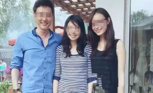 老爸找了个后妈竟是比我还小1岁的闺蜜