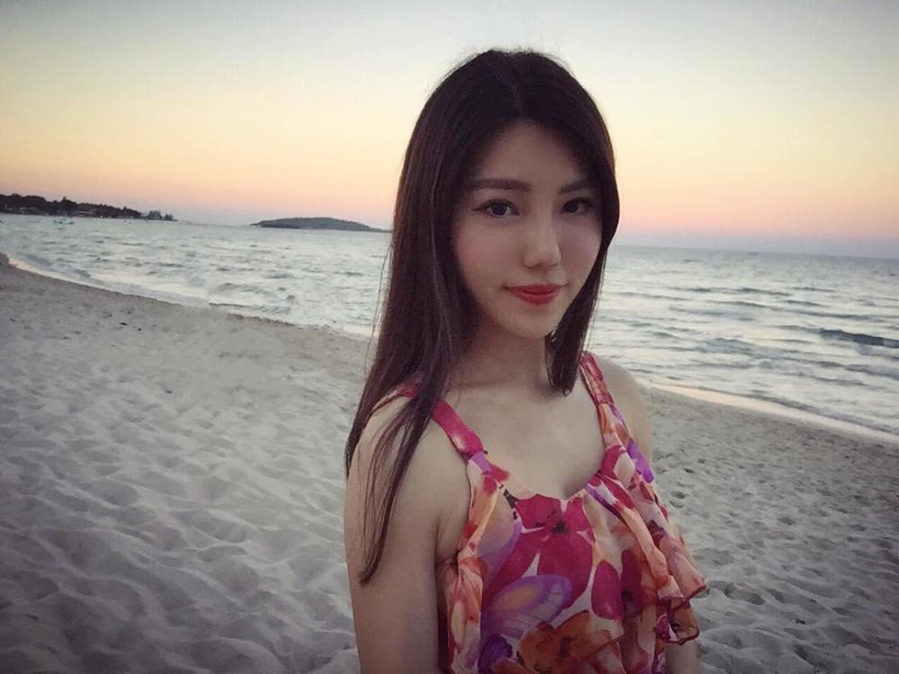 笑容亲和的美女空姐livia,澳洲旅行拍摄性感比基尼写真