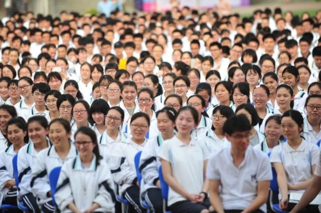 撒贝宁回武汉分享趣事:我就是因为唱歌考上北