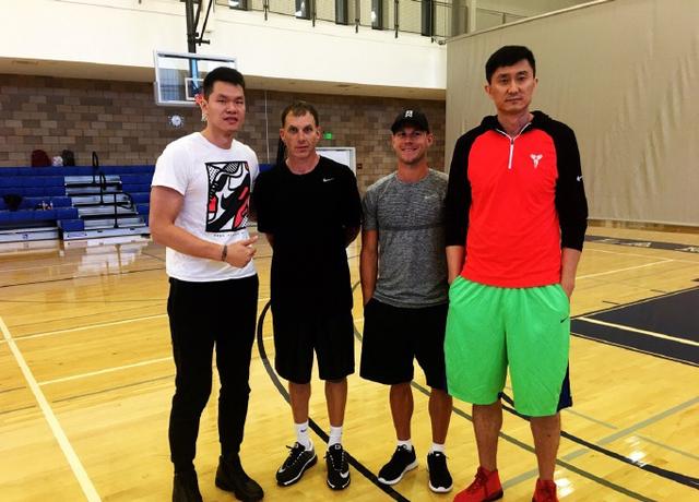 广东男篮美国特训大战前nba传奇 朱芳雨盛赞对手