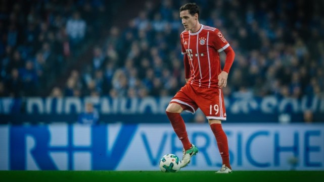 德甲一日读:名宿批莱万自私鬼 诺伊尔又伤?